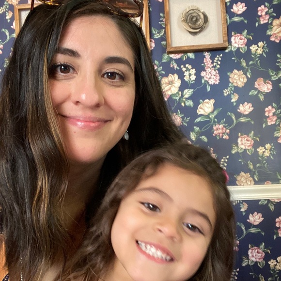 Meet your Posher, Kristin - Picture 2 of 2